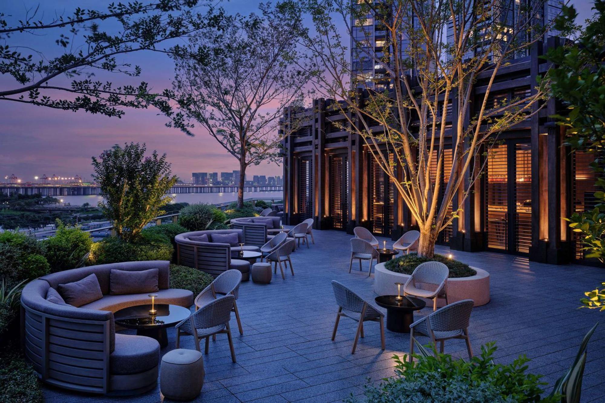 Conrad Shenzhen, The First Art Museum Hotel In Greater Bay Area With The Stunning Bay And Sunset View In The Hotel Terrace Exterior photo