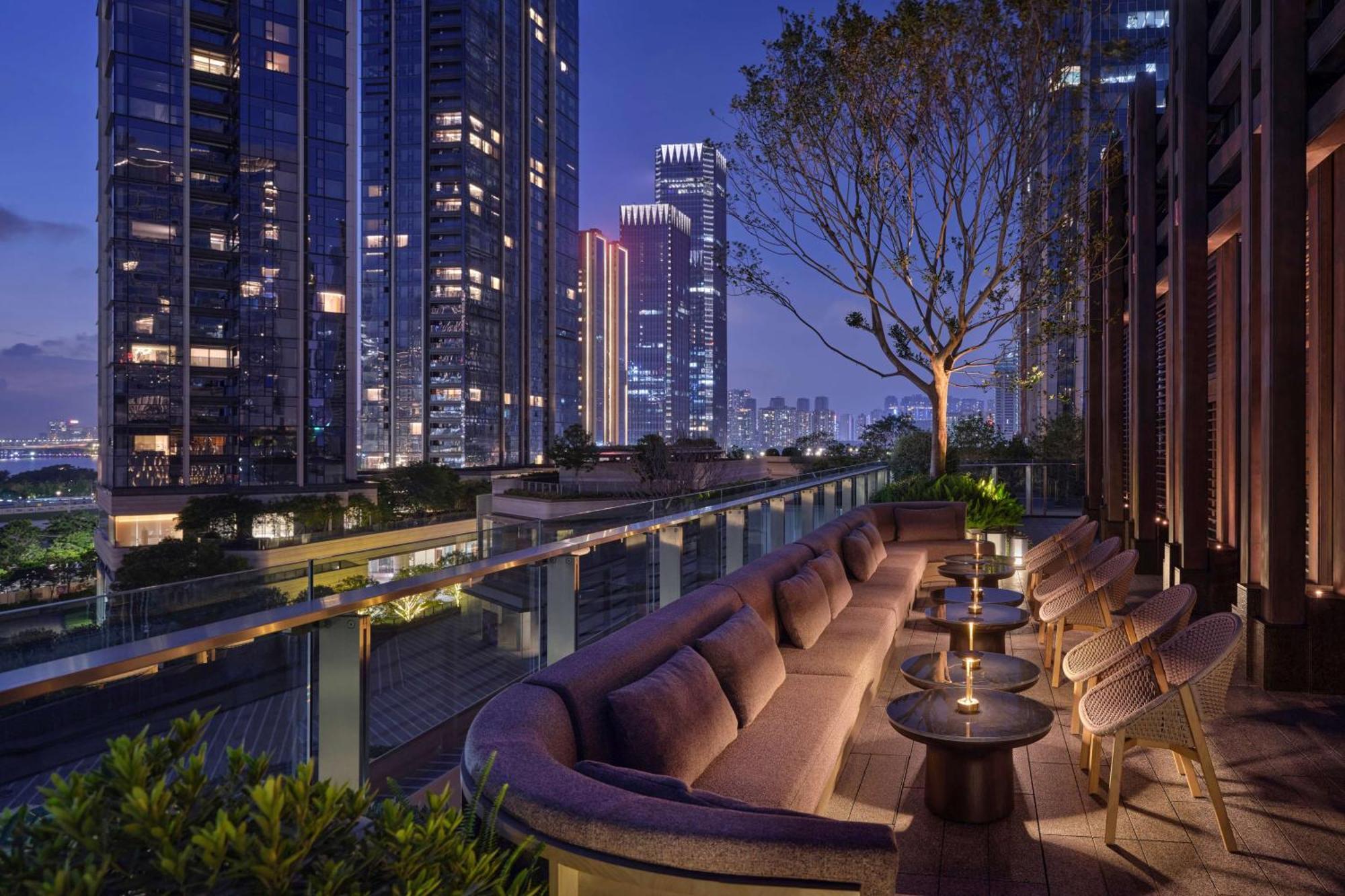 Conrad Shenzhen, The First Art Museum Hotel In Greater Bay Area With The Stunning Bay And Sunset View In The Hotel Terrace Exterior photo