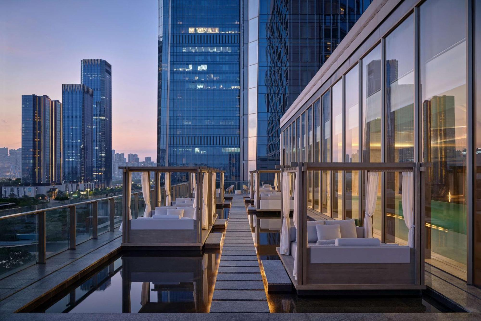 Conrad Shenzhen, The First Art Museum Hotel In Greater Bay Area With The Stunning Bay And Sunset View In The Hotel Terrace Exterior photo