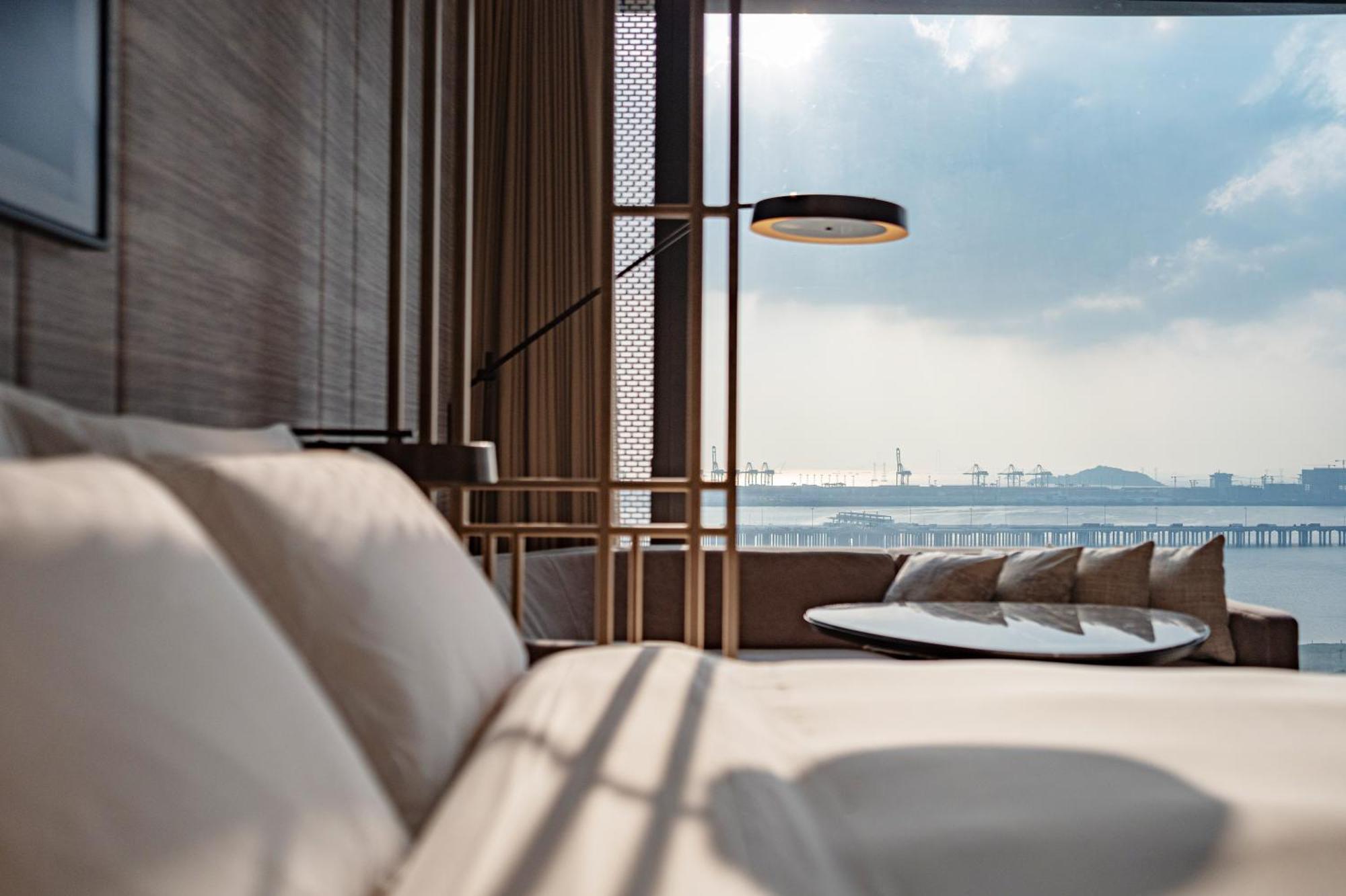 Conrad Shenzhen, The First Art Museum Hotel In Greater Bay Area With The Stunning Bay And Sunset View In The Hotel Terrace Exterior photo